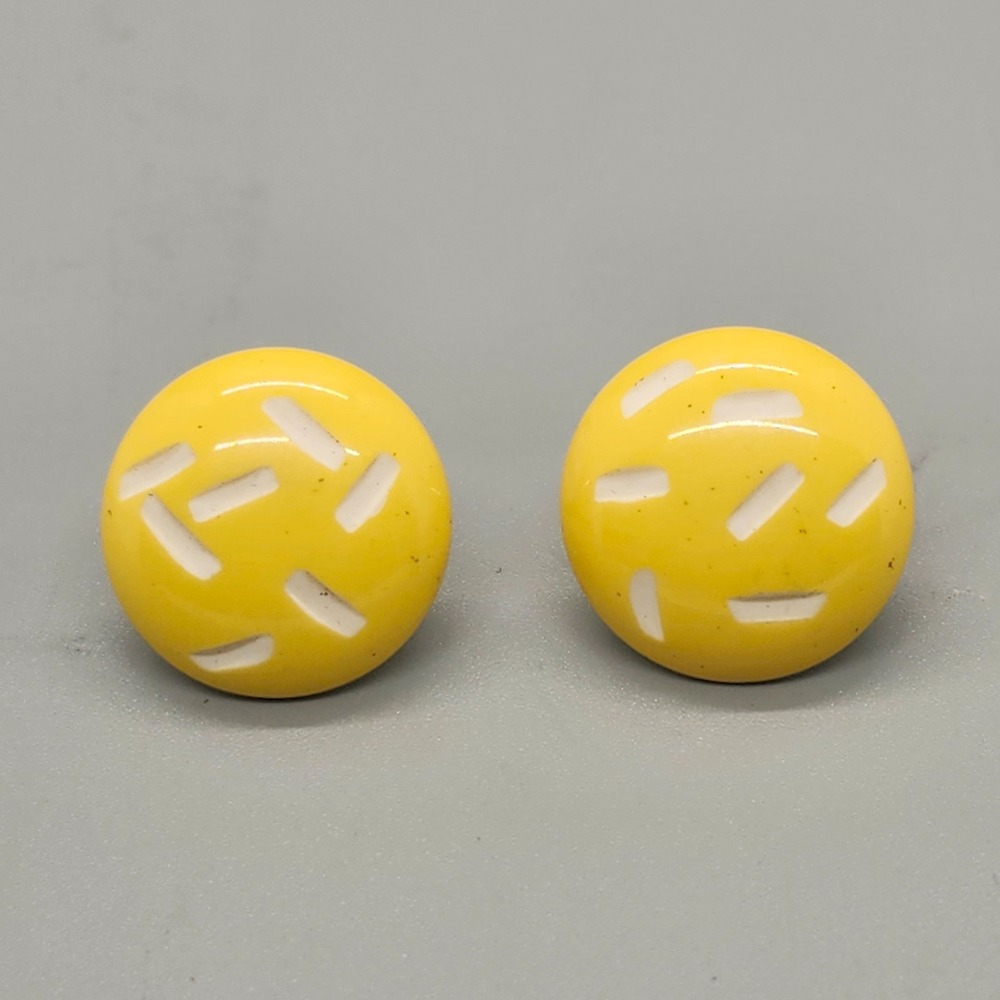 Vintage Yellow & White Enameled Metal Retro Round‎ Earrings